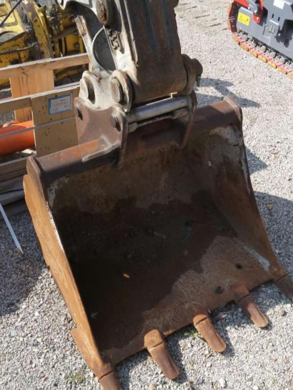 Volvo EC140B Photo 9