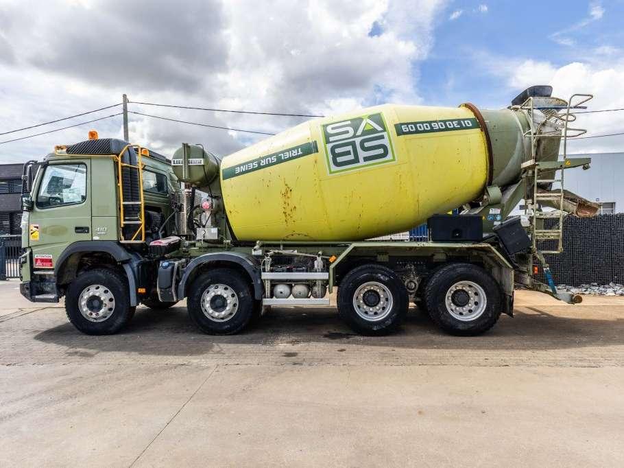 Volvo FMX 410+LIEBHERR Photo 2