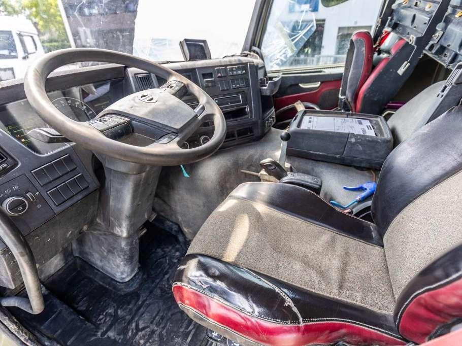 Volvo FMX 410+LIEBHERR Photo 9