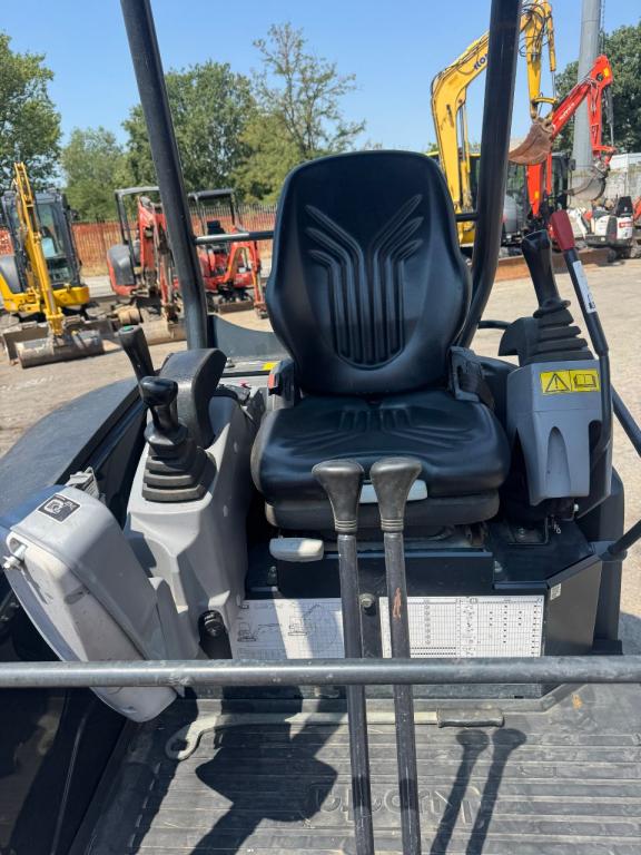 Kubota U27-4 Photo 12