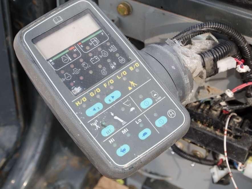 Komatsu PC240LC-6 Photo 1