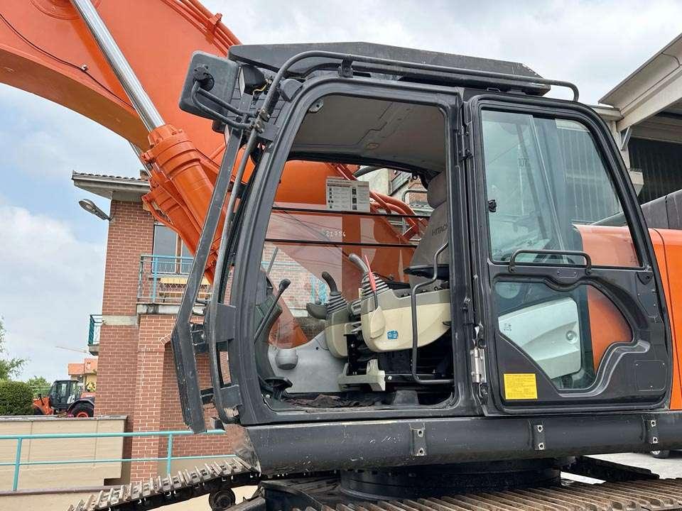 Hitachi ZX470LCH-5B Photo 17