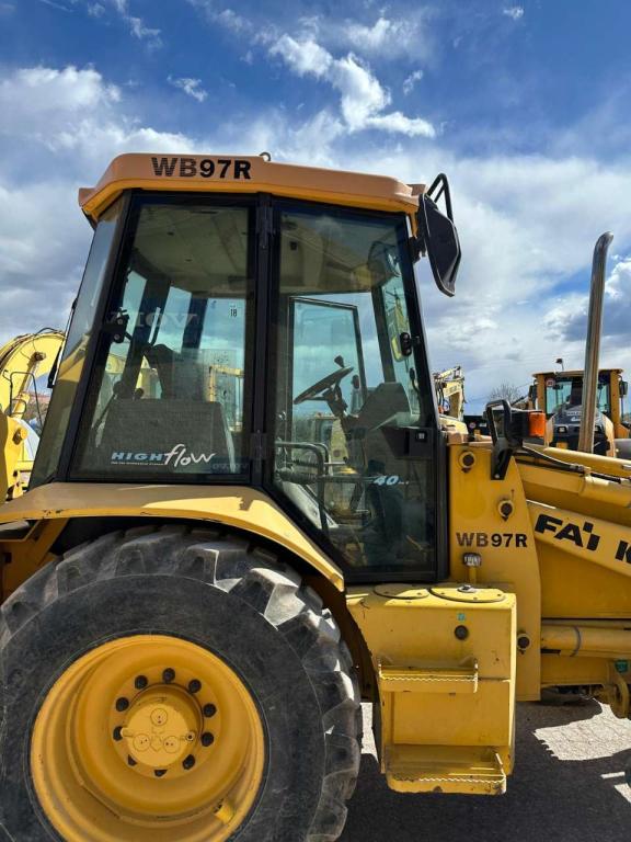 Komatsu WB97R Photo 10