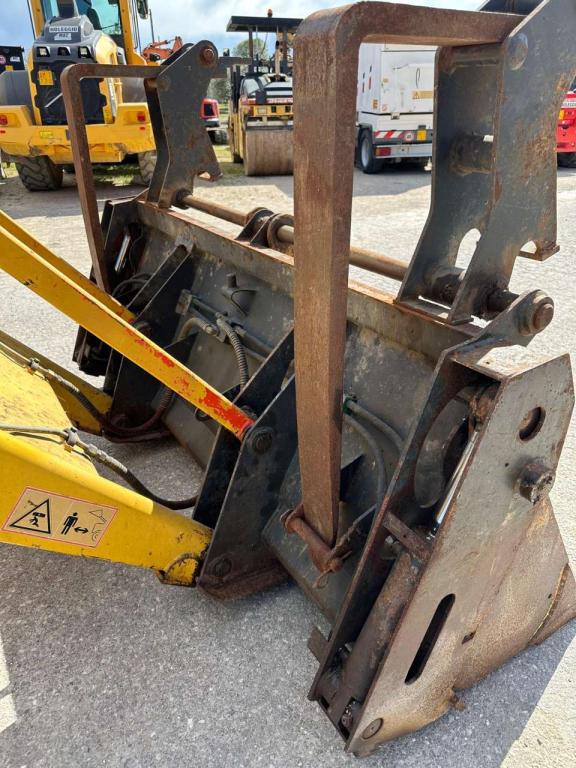 Komatsu WB97R Photo 12