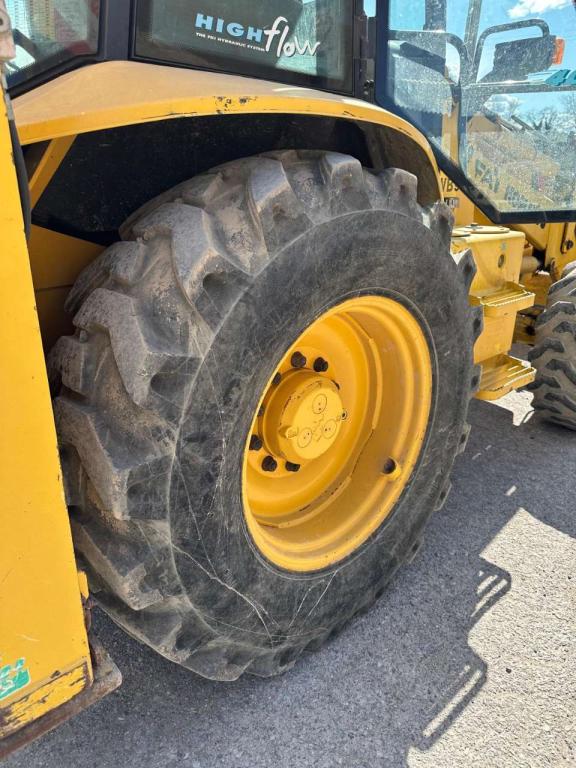 Komatsu WB97R Photo 15