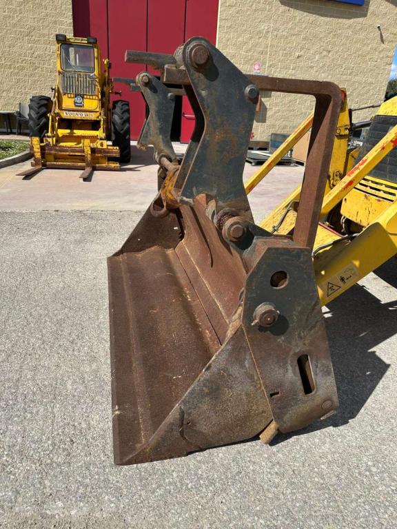 Komatsu WB97R Photo 18