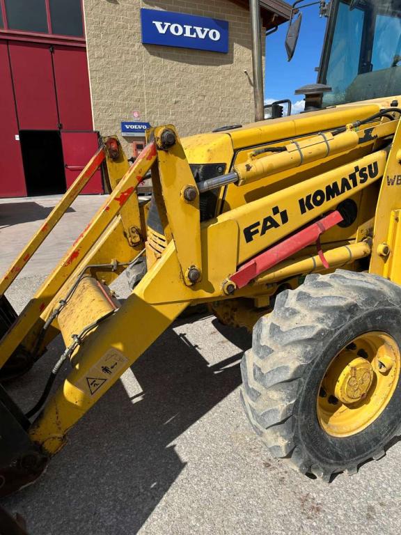 Komatsu WB97R Photo 3