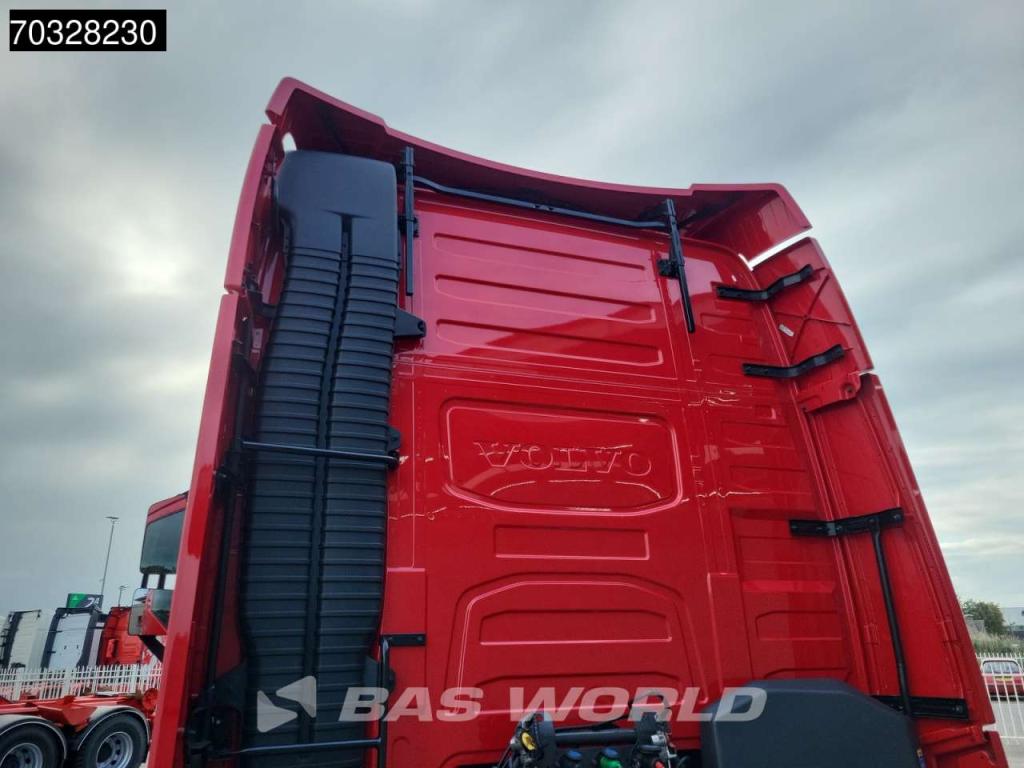 Volvo FH 460 4X2 Mega XL 2x Tanks ACC Navi Photo 12