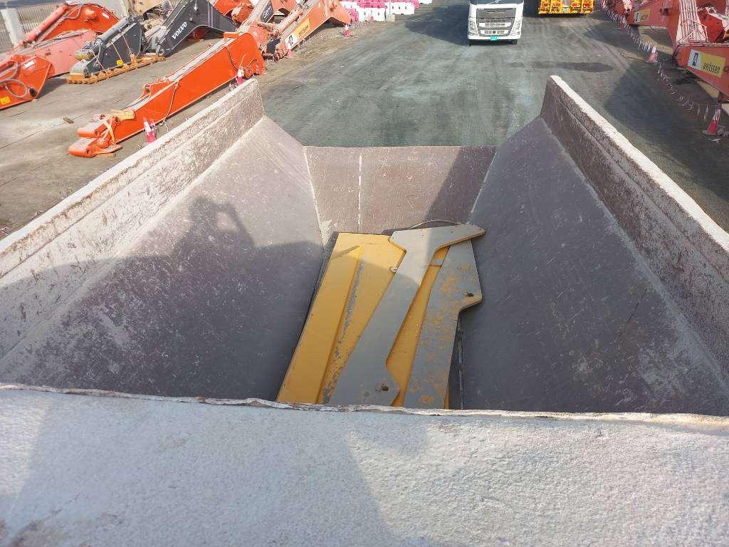 Komatsu HM400-3R (4 units available for sale in Abu Dhabi) Photo 18