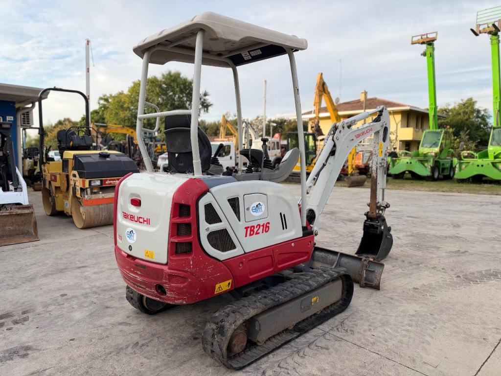 Takeuchi TB216 Photo 3