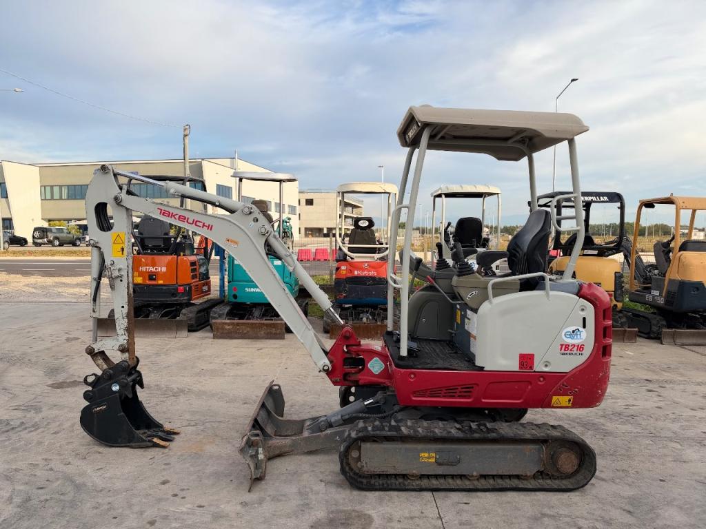 Takeuchi TB216 Photo 5