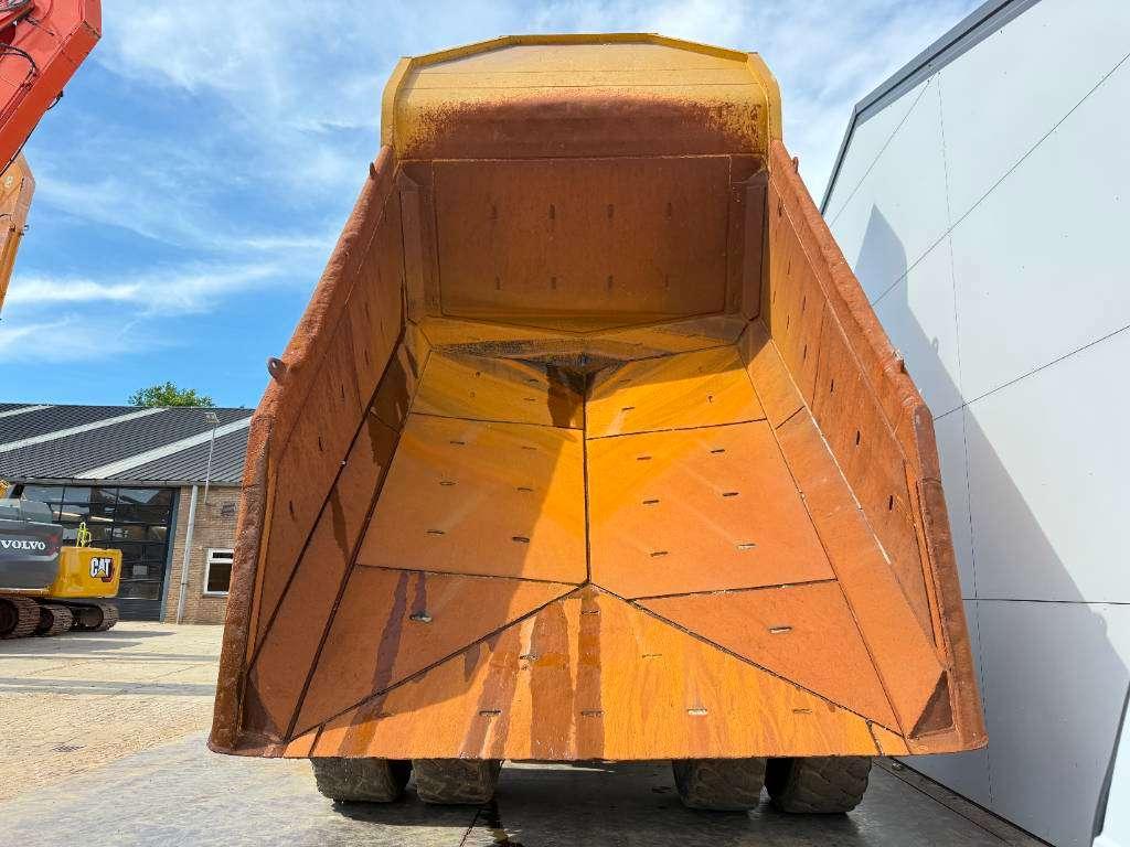 Caterpillar 772G - Automatic Greasing / Body Heating Photo 19