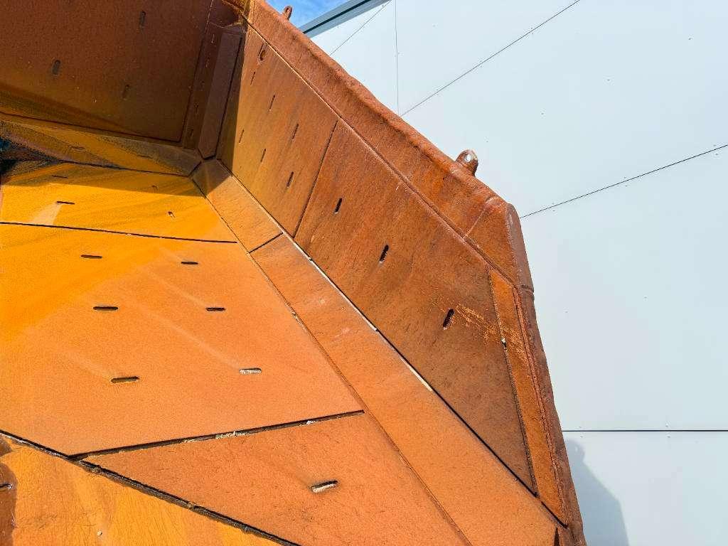 Caterpillar 772G - Automatic Greasing / Body Heating Photo 22