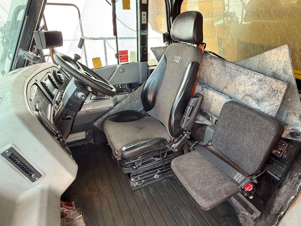 Caterpillar 772G - Automatic Greasing / Body Heating Photo 8
