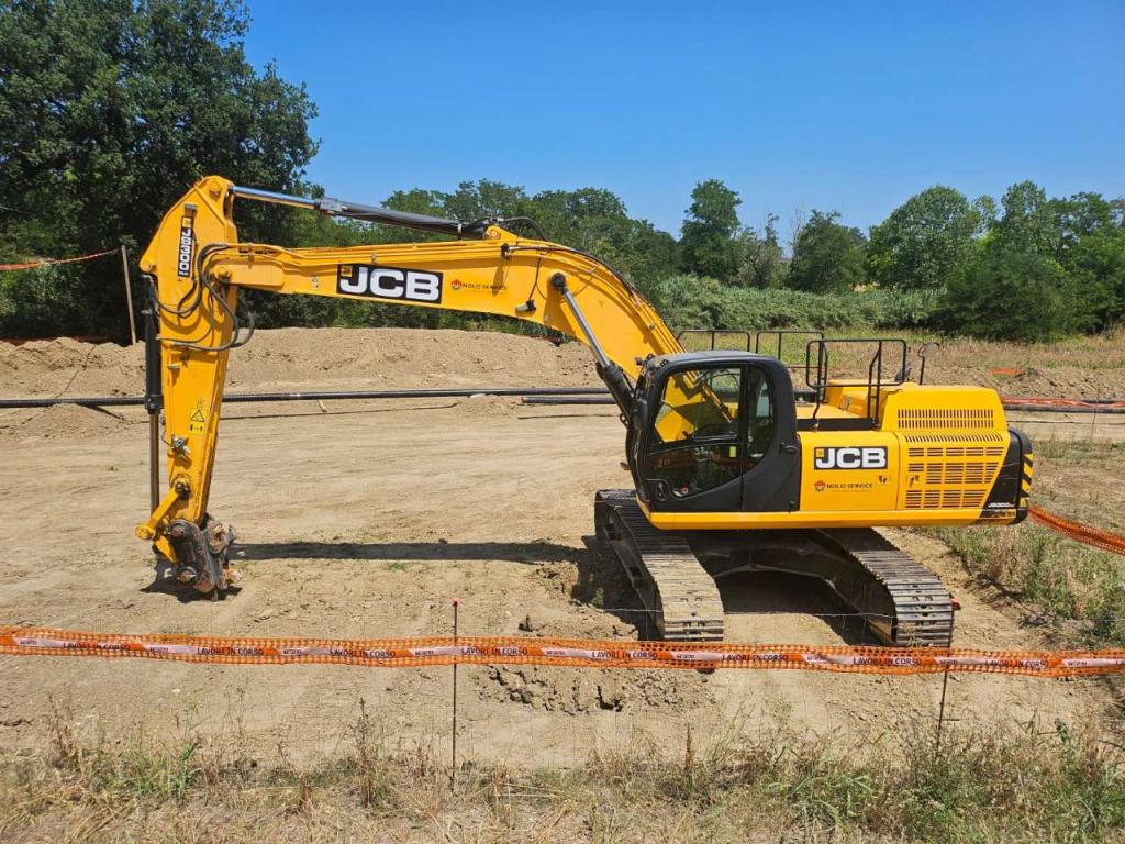 JCB JS 300 Photo 1