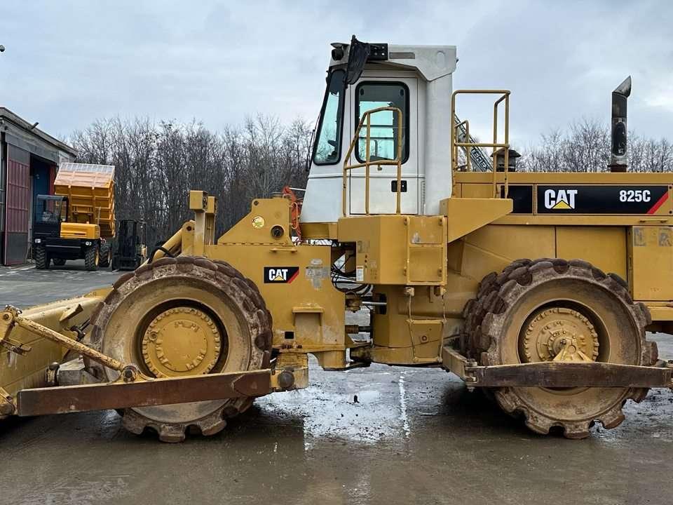 Caterpillar 825C Photo 2