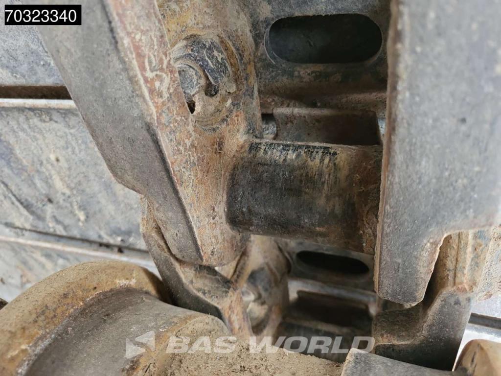 Komatsu PC240 LC-10 Photo 28