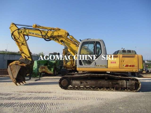 New Holland E245B Photo 3