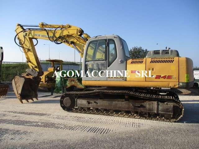 New Holland E245B Photo 4