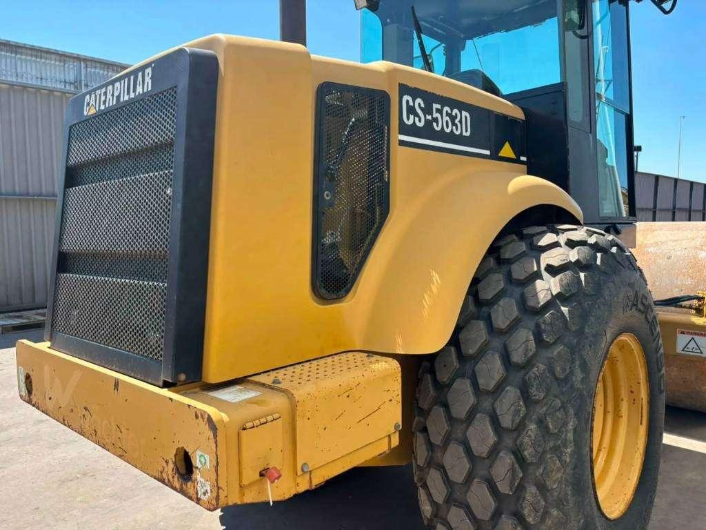 Caterpillar CS563D Photo 11