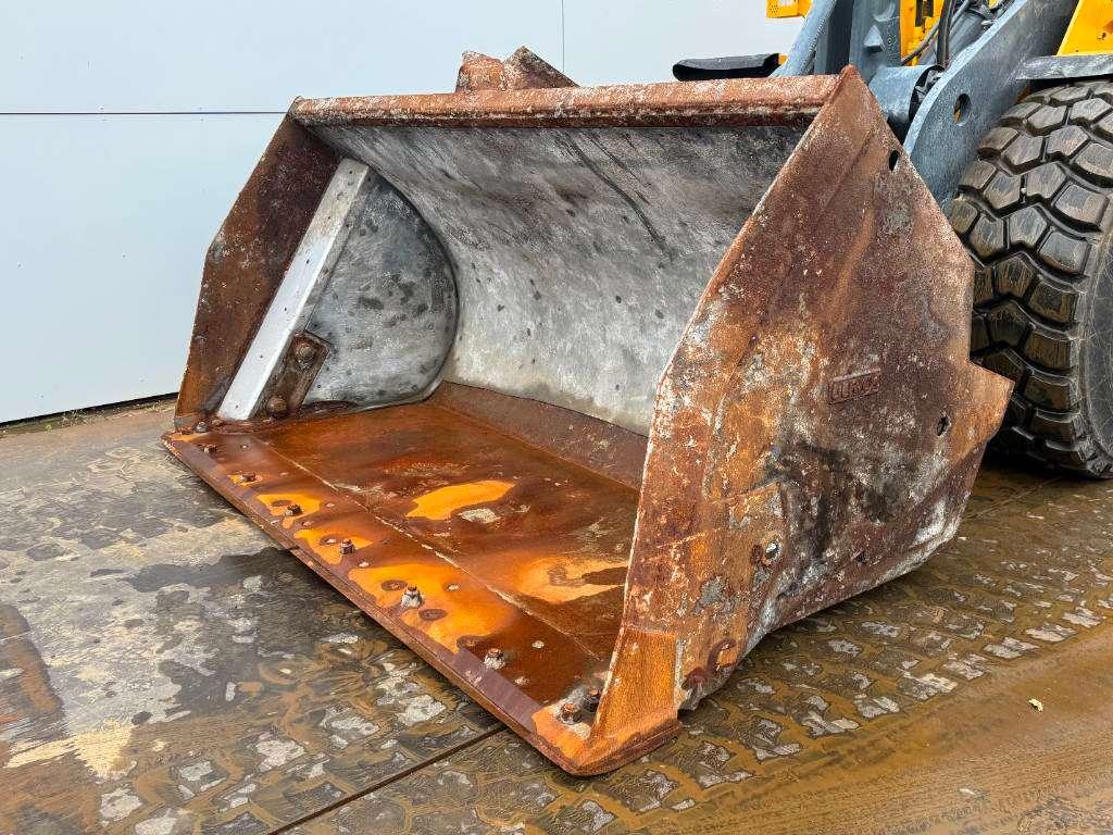 Volvo L150H - High-tip Bucket / Backup Camera Photo 15