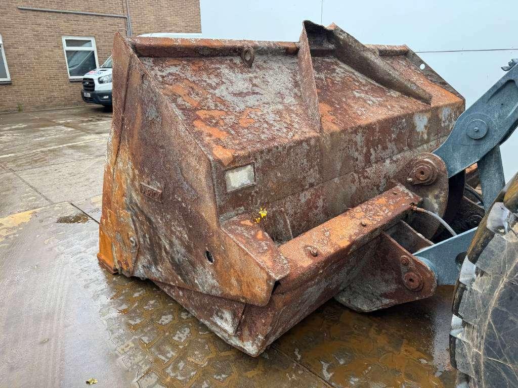 Volvo L150H - High-tip Bucket / Backup Camera Photo 16
