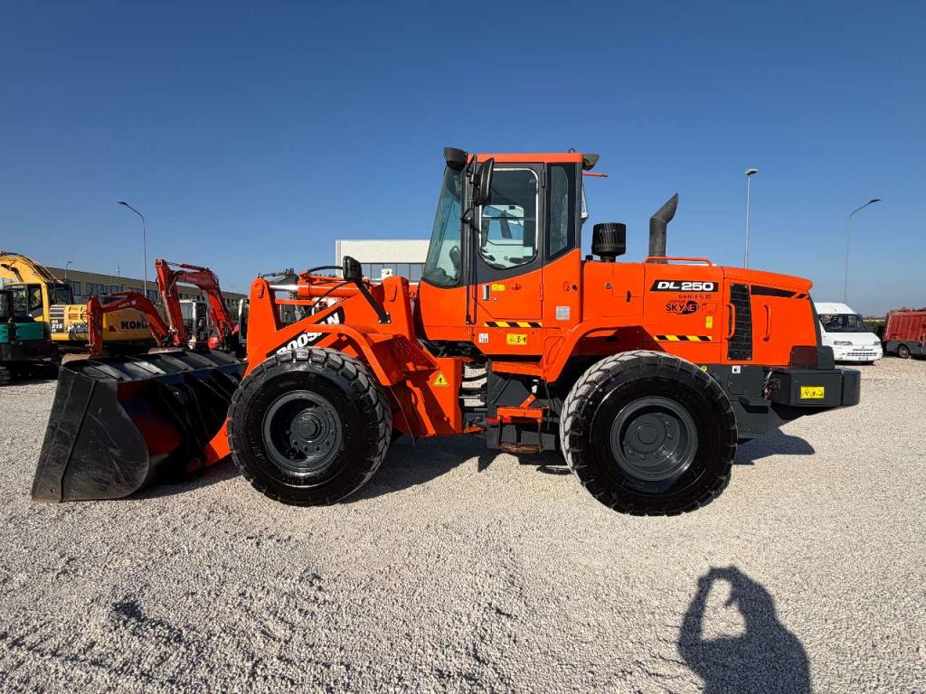 Doosan DL250 Photo 8