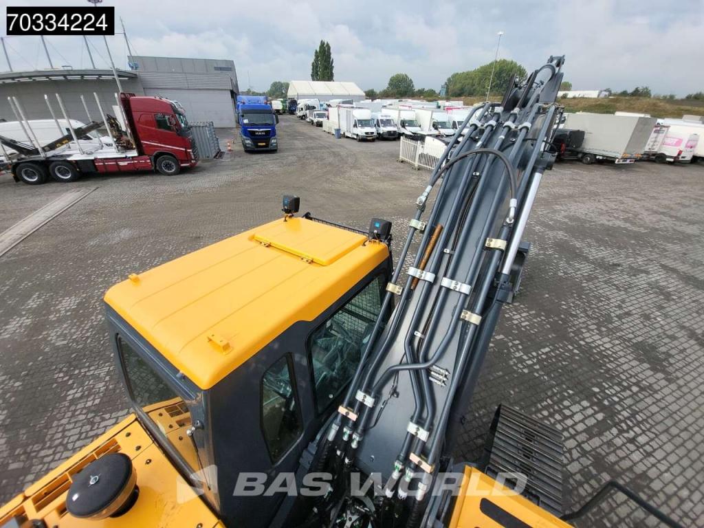 Hyundai R210 Photo 19