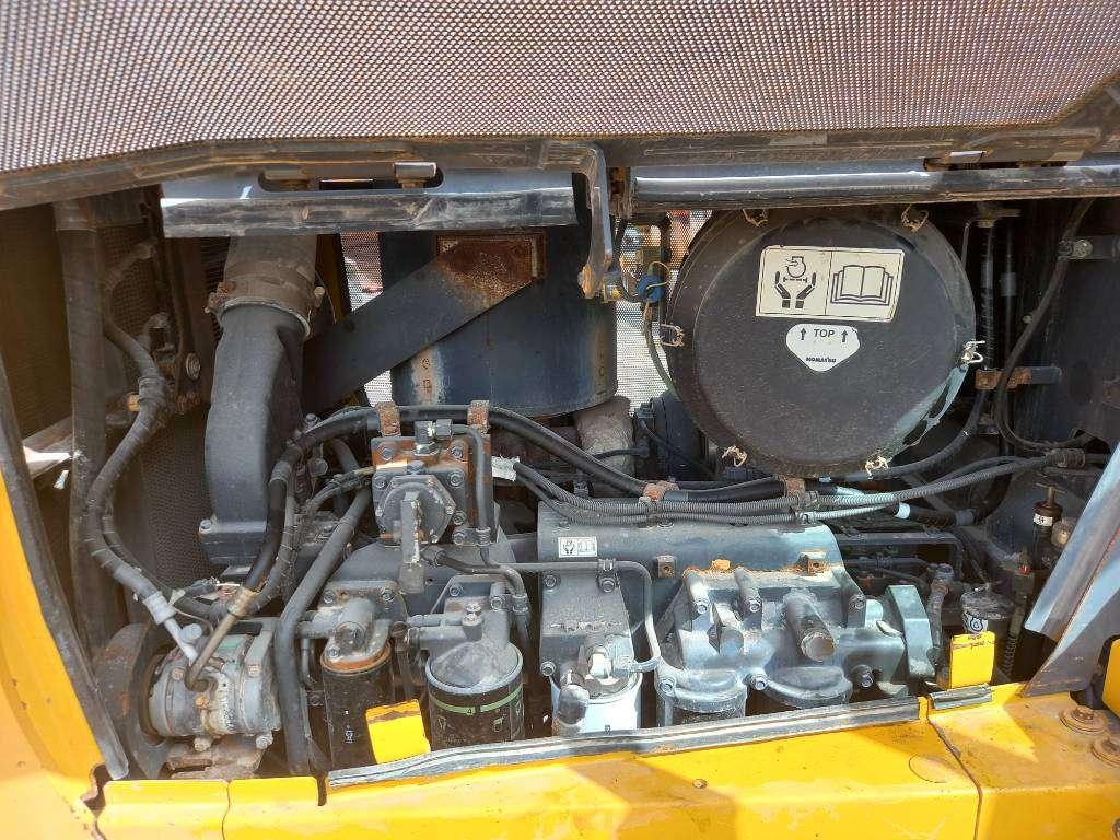 Komatsu D275A-5R (EXW - Abu Dhabi) Photo 17