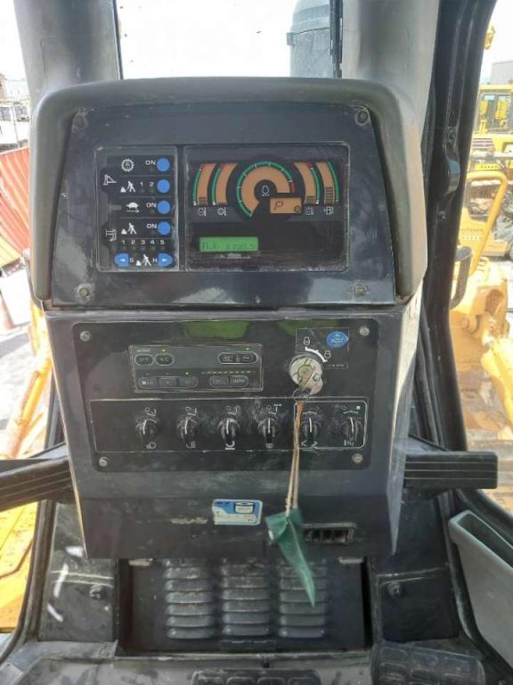 Komatsu D275A-5R (EXW - Abu Dhabi) Photo 20