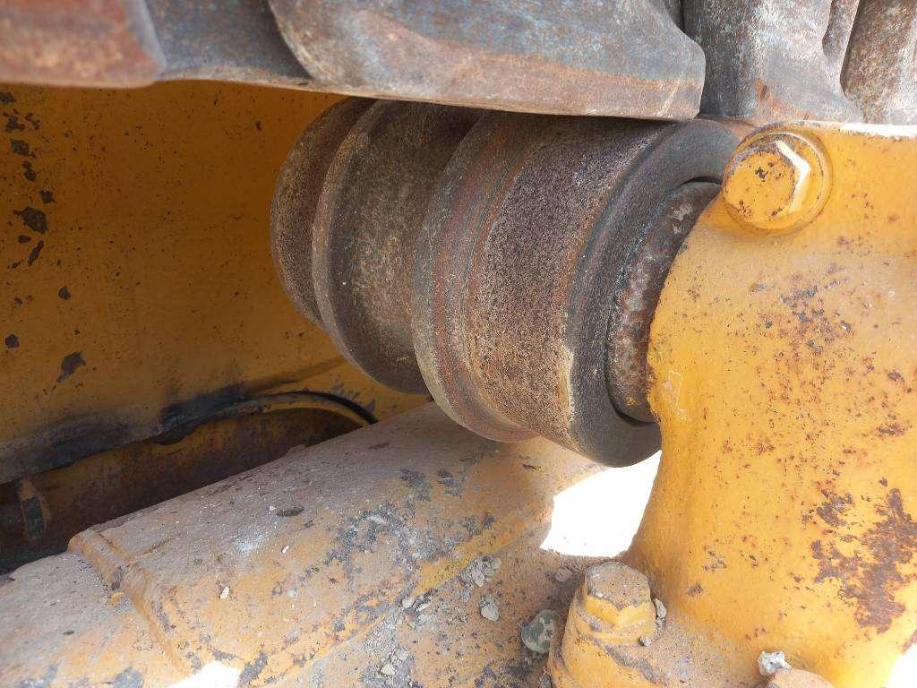 Komatsu D275A-5R (EXW - Abu Dhabi) Photo 23