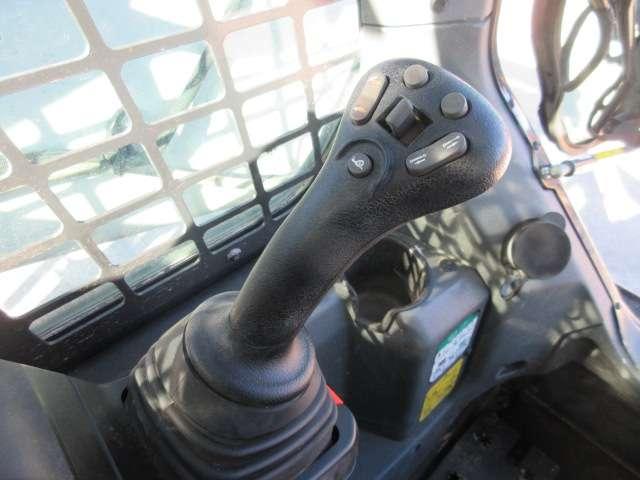 Bobcat T76 HF Photo 15