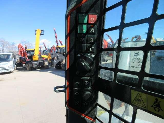 Bobcat T76 HF Photo 17