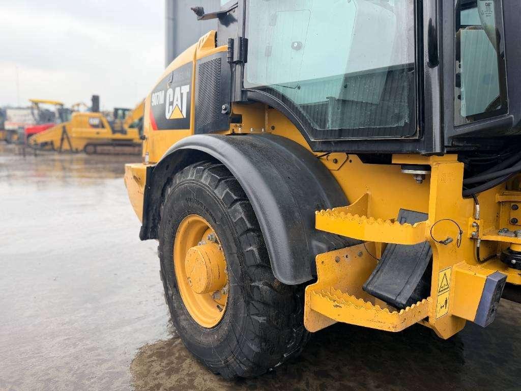 Caterpillar 907M Photo 10