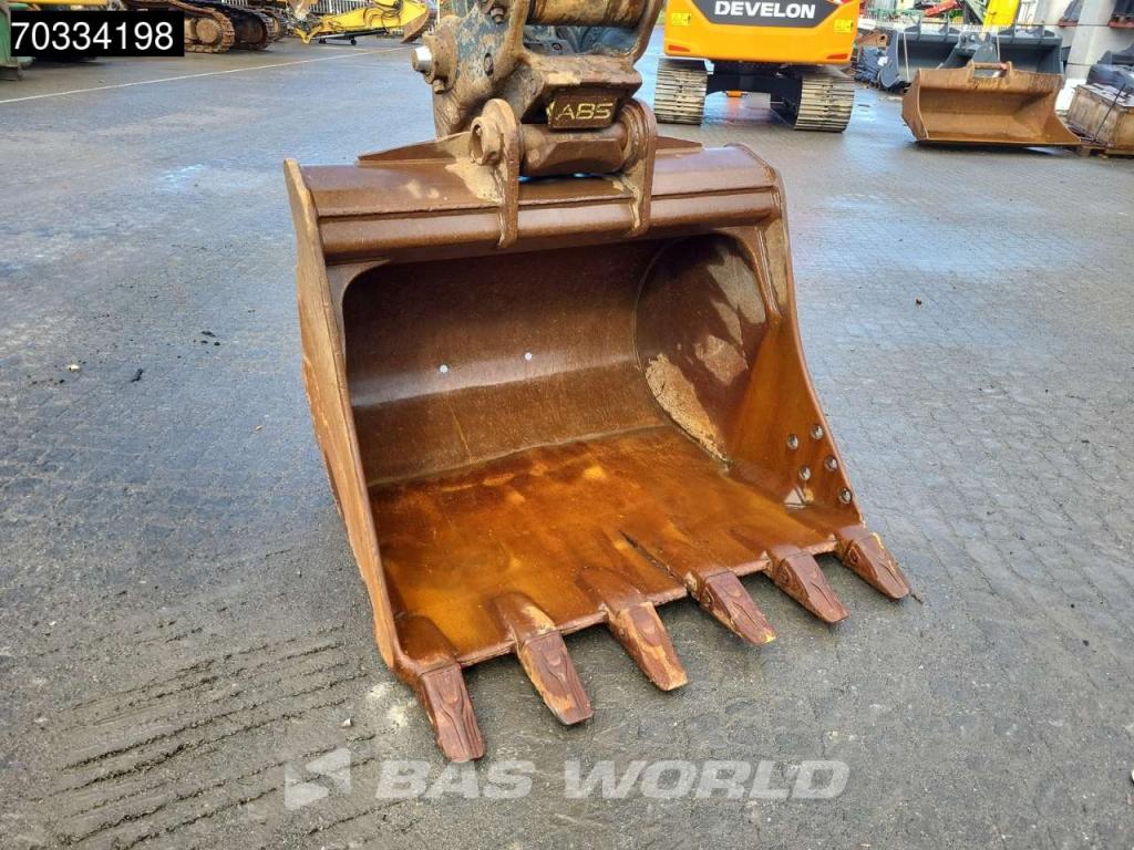 Hyundai HX220 L Photo 15