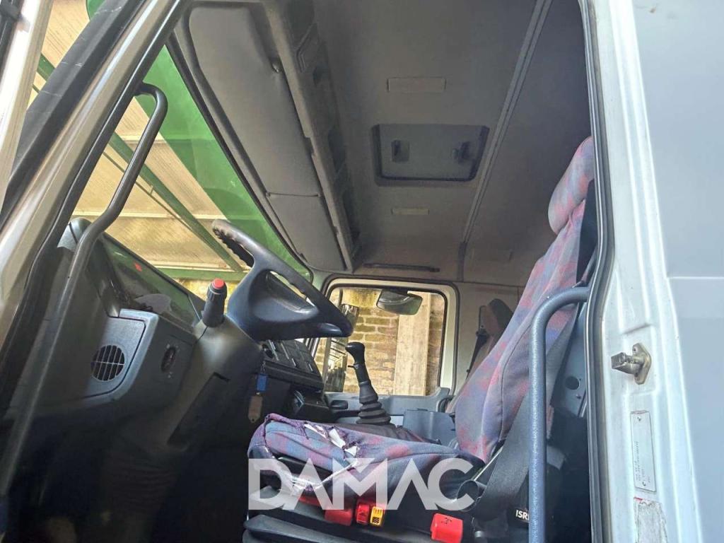 Mercedes-Benz ACTROS 1831 Photo 15