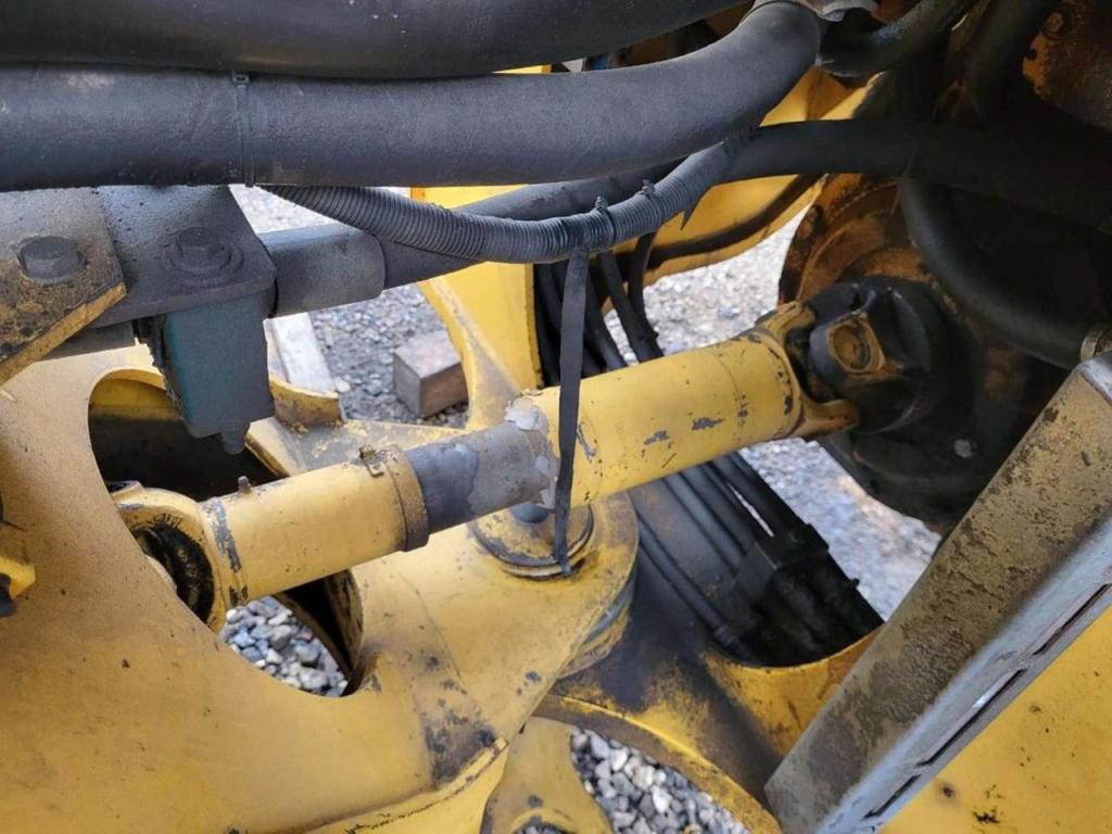 Volvo propeller shaft 11172545 for Volvo L110E, L110F, L120E, L120F Photo 2