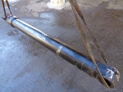 Piston de levage pour New Holland E 385 en vente par PRV Ricambi Srl