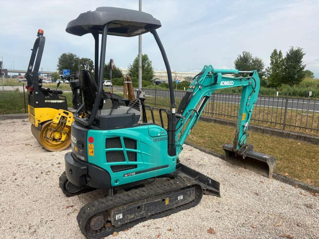 Kobelco SK17SR-3 Photo 4