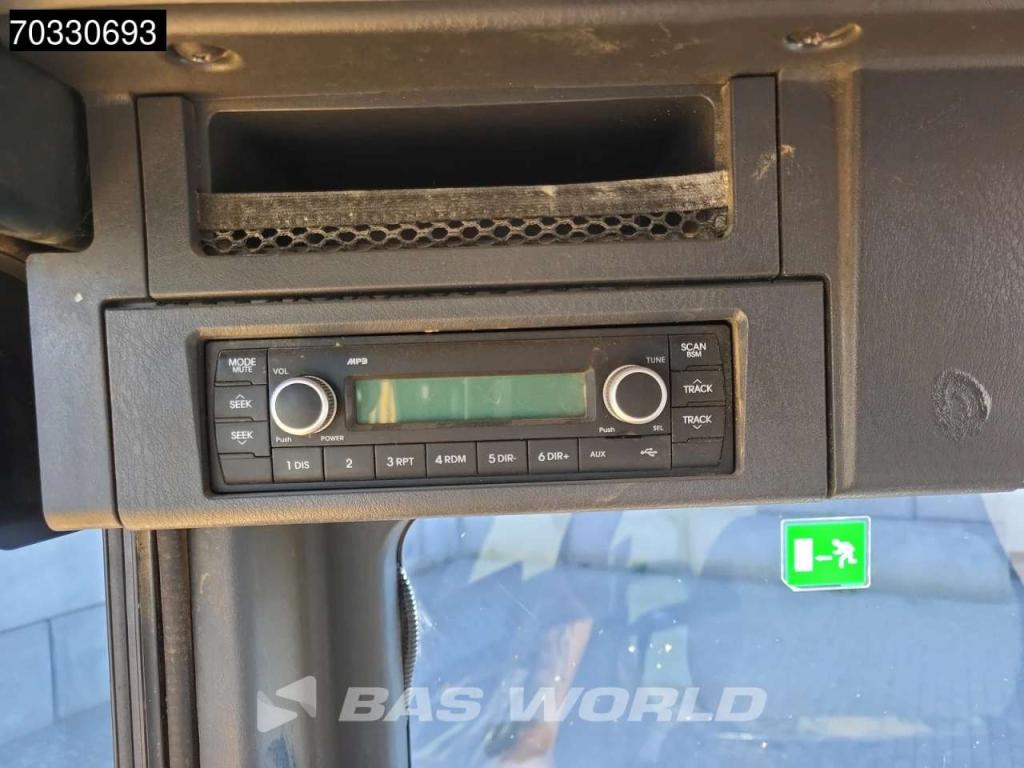 Hyundai R80 CR-9A A/C - 3 Buckets Photo 30