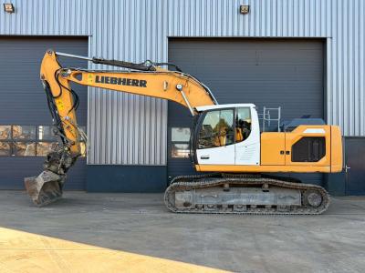 Liebherr R922LC en vente par Big Machinery