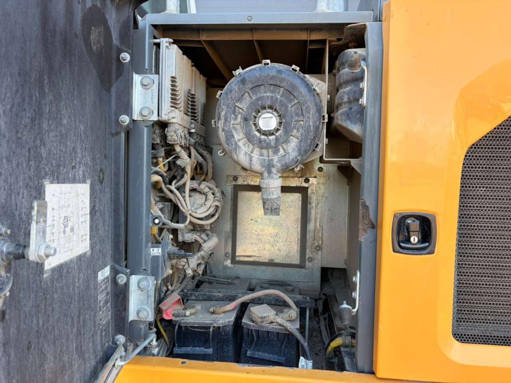 Liebherr R922LC Photo 27