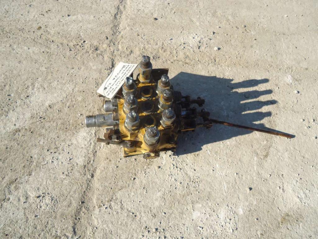 Distributeur hydraulique pour Benfra 215 Photo 3