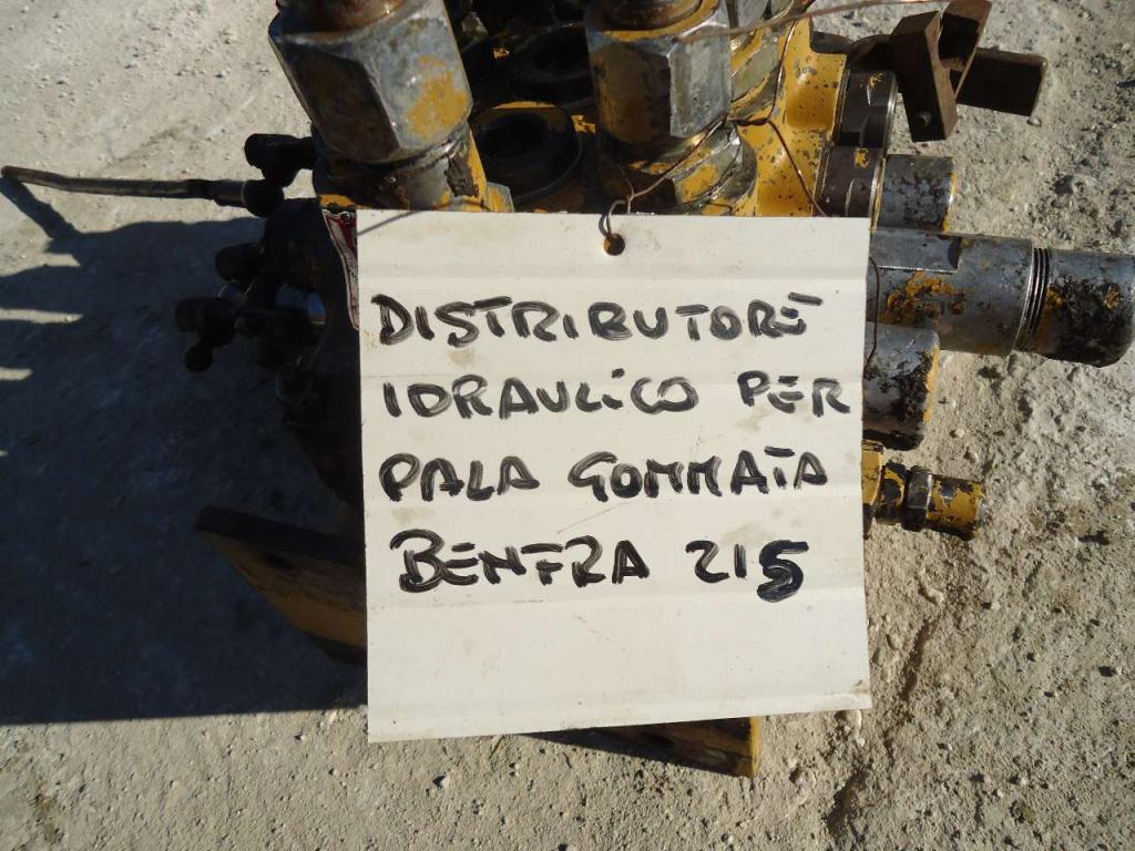 Distributeur hydraulique pour Benfra 215 Photo 5