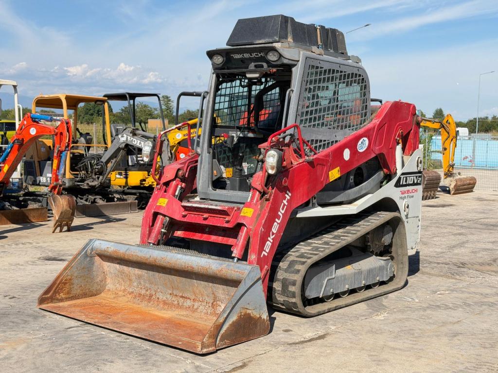 Takeuchi TL10V-2 Photo 1