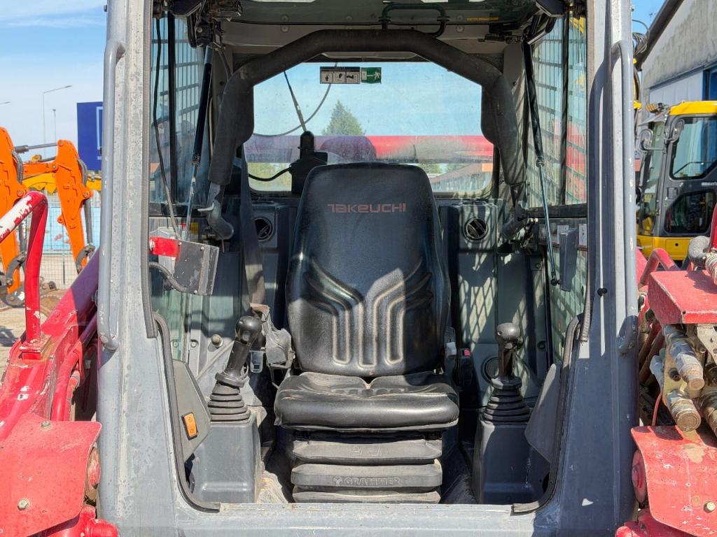 Takeuchi TL10V-2 Photo 5