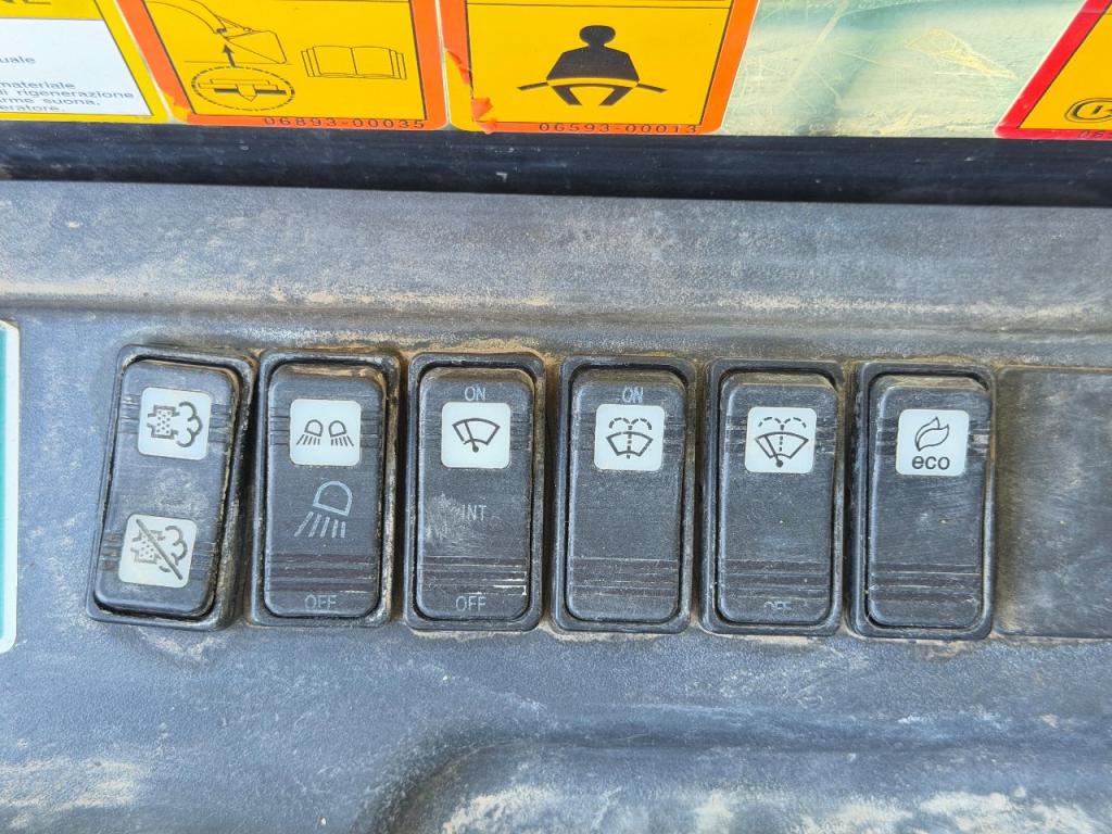 Takeuchi TL10V-2 Photo 8
