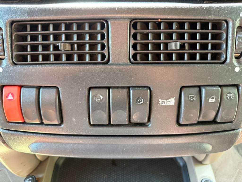Daf XF105.410 - Dutch Truck / Automatic Gearbox Photo 15