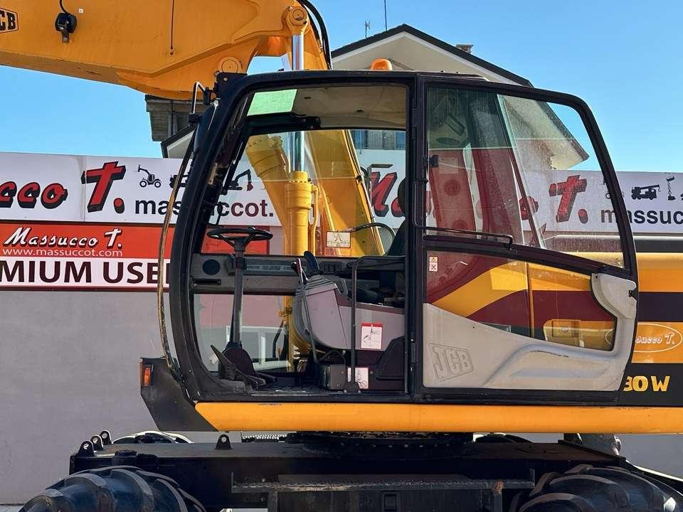 JCB JS130W 4x4 Photo 11