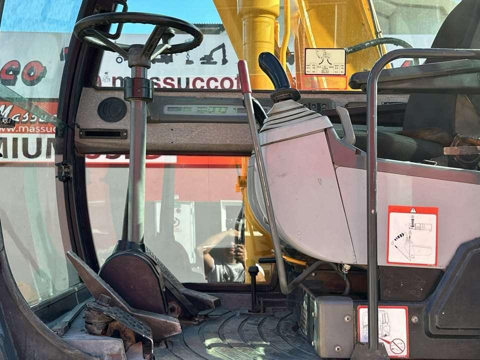 JCB JS130W 4x4 Photo 12